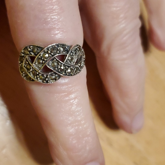 Sterling silver Marcasite Ring - Picture 1 of 4